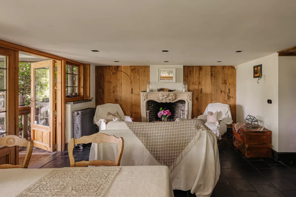 Living on the Amstel: Inside a Timeless Riverside Villa Near Amsterdam 24 rustic-country-style-interiors-riverside-villa-netherlands