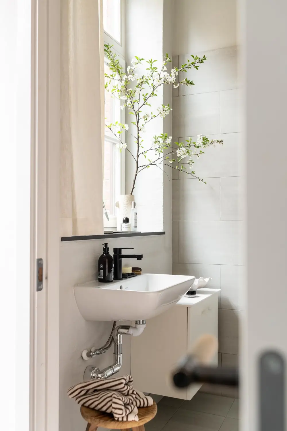 An Industrial Building in a Charming Courtyard is Turned into a Small Townhouse 18 small-loft-19th-century-indstrial-building-gothenburg-nordroom