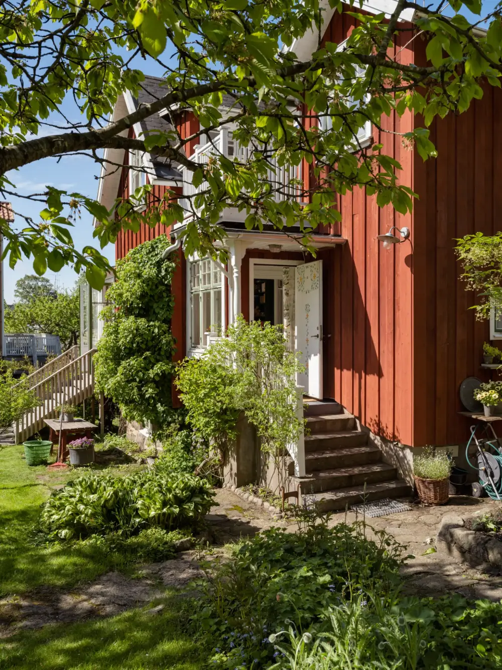 A Characteristic Early 20th-Century Swedish Villa with a Lush Garden 3 turn-of-the-century-villa-lush-garden-nordroom