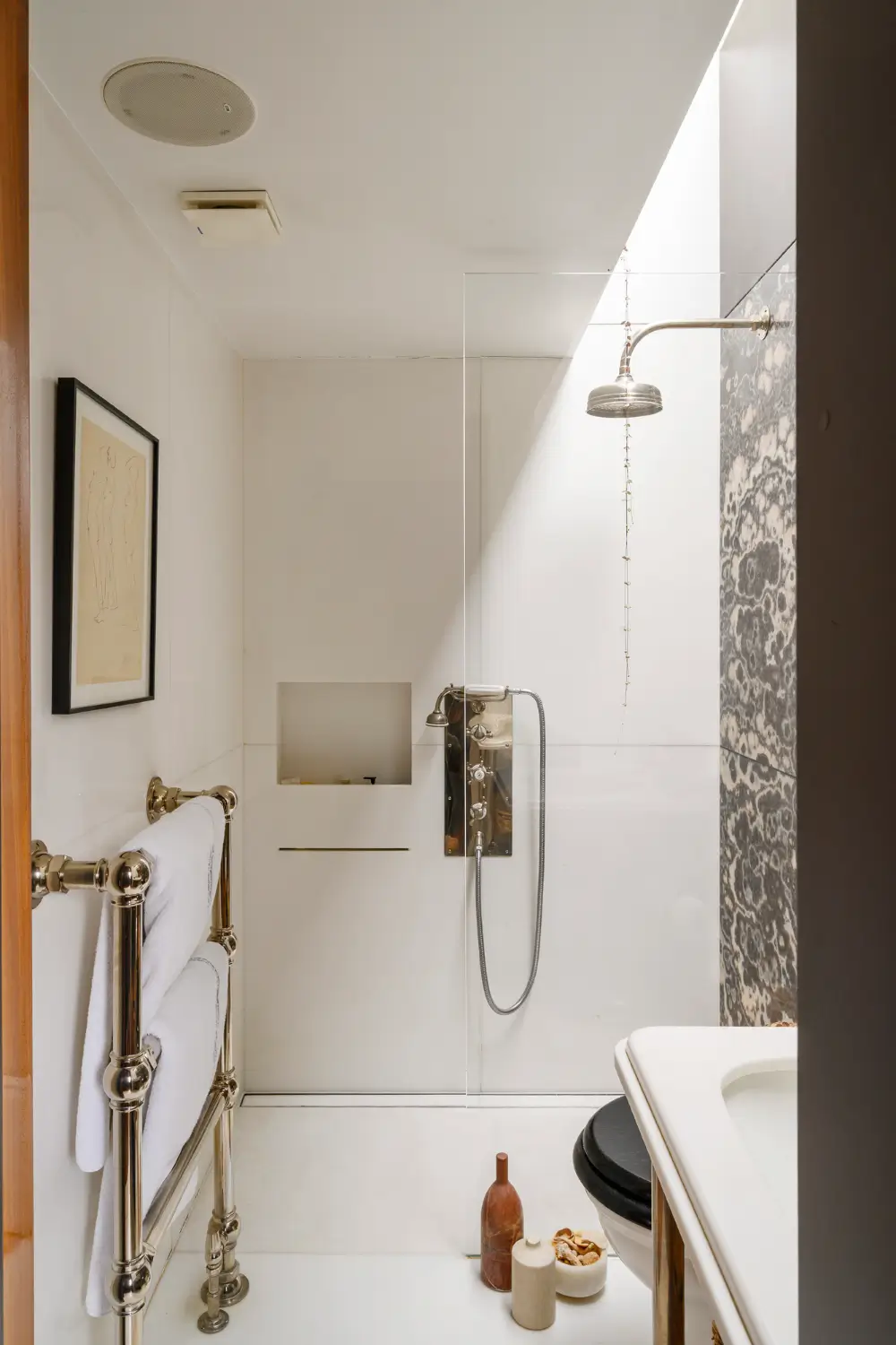 Inside a Thoughtfully Redesigned Two-Bedroom Victorian Apartment in South Kensington 20 unique-two-bedroom-south-kensington-apartment-nordroom