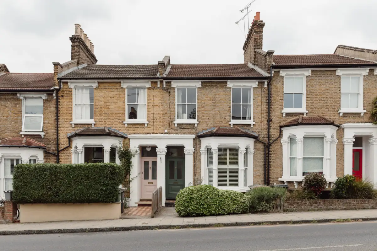 A Natural Palette and a Conservatory Extension Connect the Interiors with the Outdoors 28 victorian-garden-apartment-london-nordroom