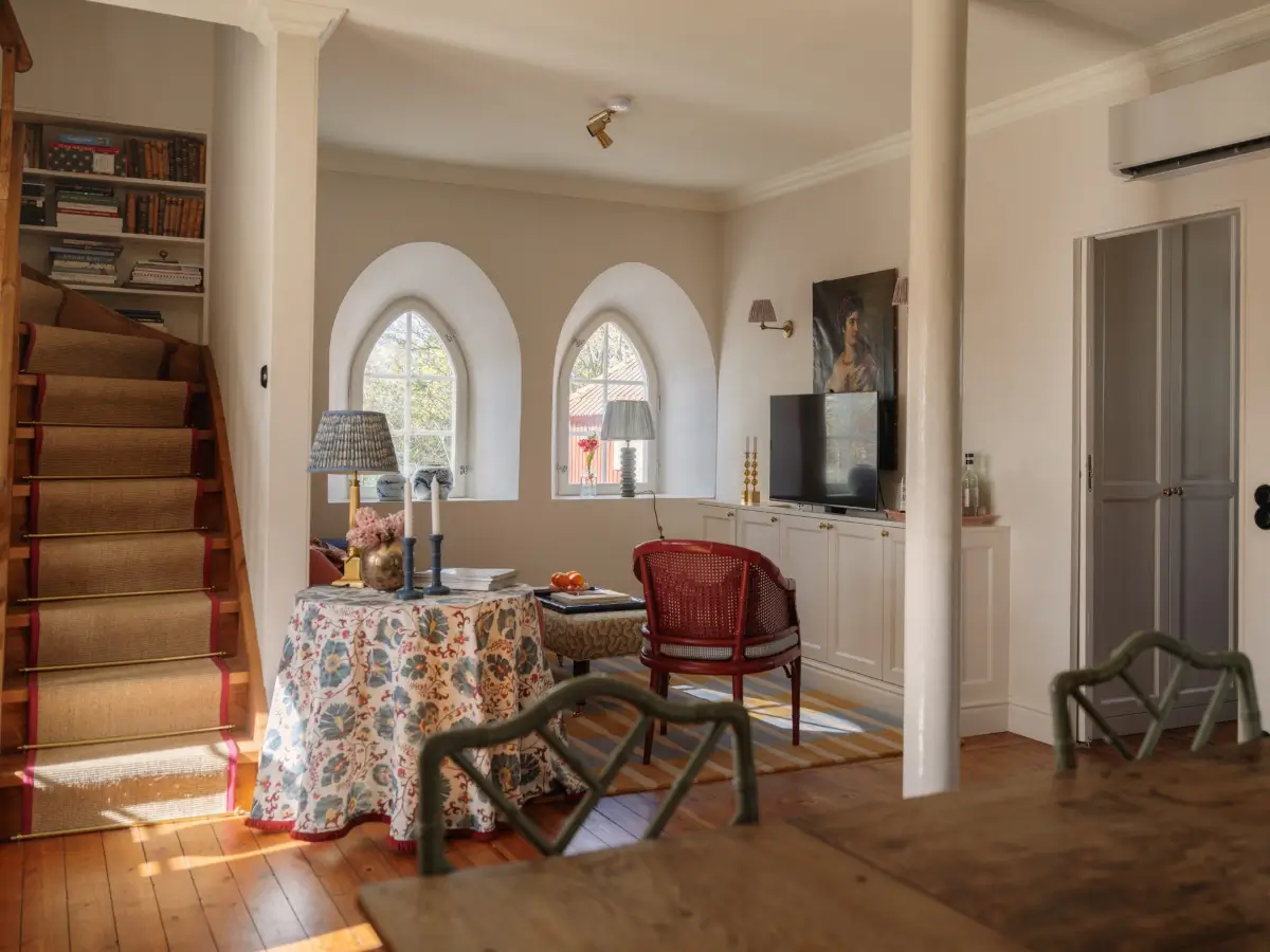 English Cottage-Style Interiors in a Converted Stockholm Water Tower 8 colorful-english-cottage-style-interiors-converted-water-tower-sweden-nordroom