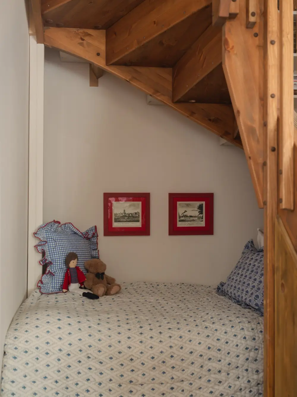 English Cottage-Style Interiors in a Converted Stockholm Water Tower 24 colorful-english-cottage-style-interiors-converted-water-tower-sweden-nordroom