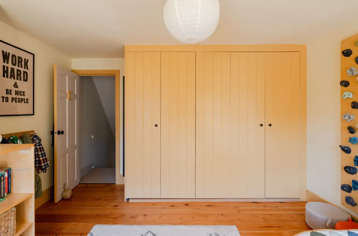 A Warm Family Home with a Light-Filled Kitchen Extension with Terracotta Tiles 27 light-filled-cozy-kitchen-extension-victorian-family-home-london