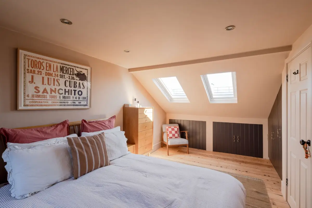 A Warm Family Home with a Light-Filled Kitchen Extension with Terracotta Tiles 37 light-filled-cozy-kitchen-extension-victorian-family-home-london