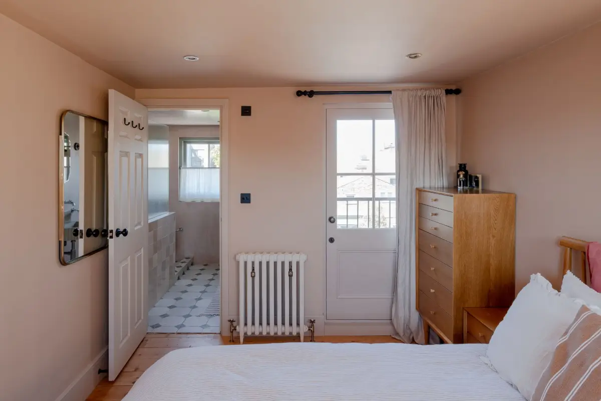 A Warm Family Home with a Light-Filled Kitchen Extension with Terracotta Tiles 40 light-filled-cozy-kitchen-extension-victorian-family-home-london