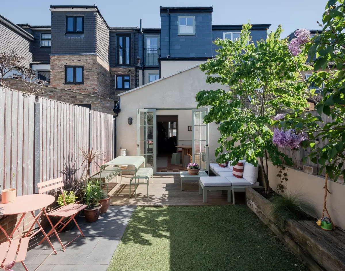 A Warm Family Home with a Light-Filled Kitchen Extension with Terracotta Tiles 20 light-filled-cozy-kitchen-extension-victorian-family-home-london