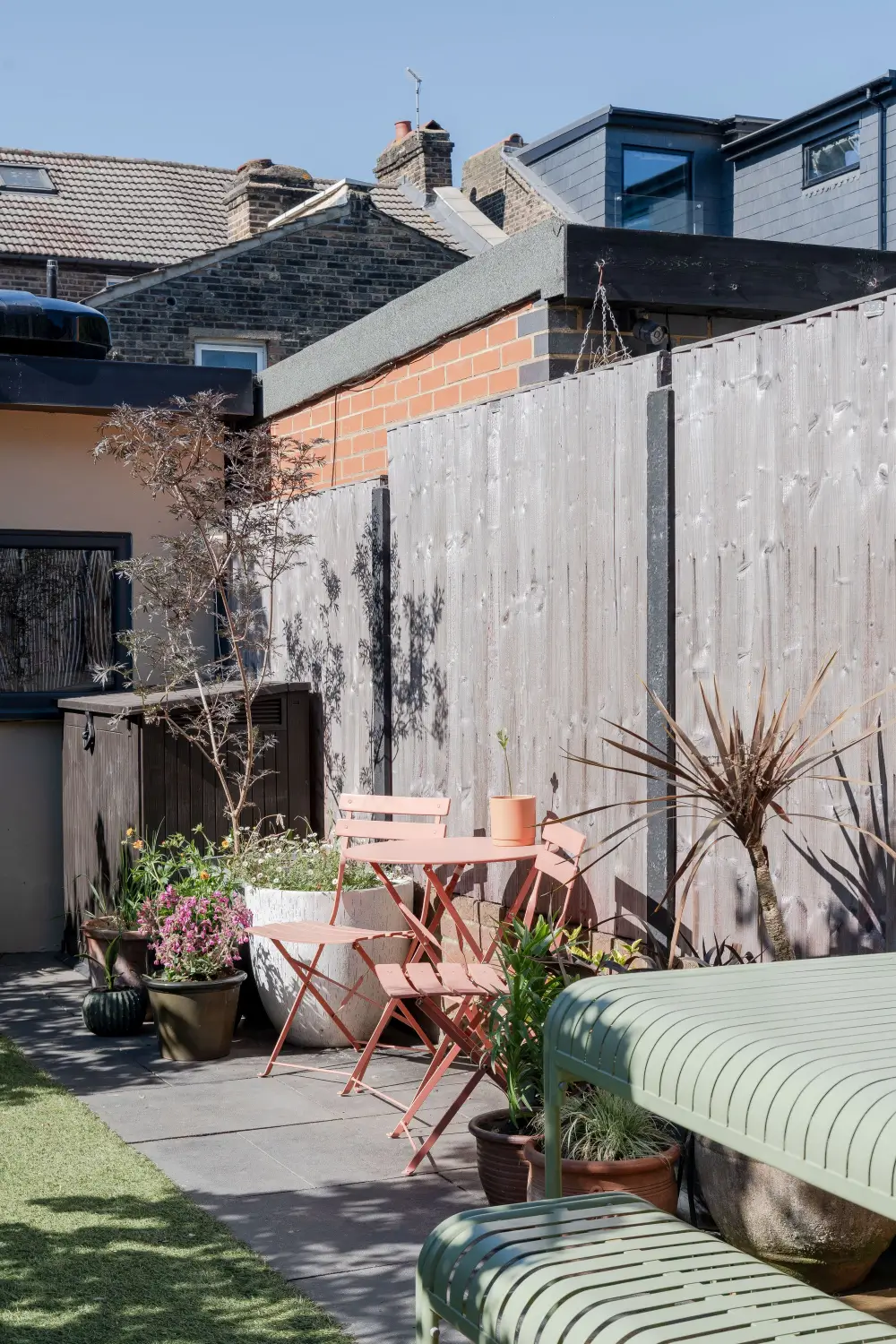 A Warm Family Home with a Light-Filled Kitchen Extension with Terracotta Tiles 19 light-filled-cozy-kitchen-extension-victorian-family-home-london