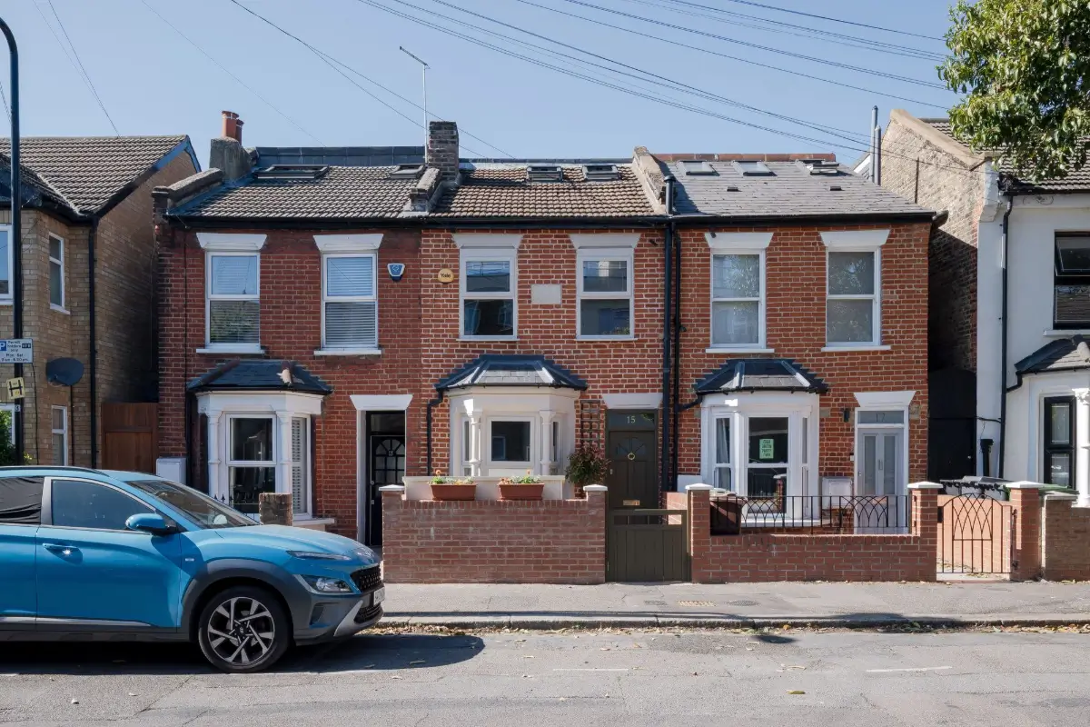 A Warm Family Home with a Light-Filled Kitchen Extension with Terracotta Tiles 44 light-filled-cozy-kitchen-extension-victorian-family-home-london