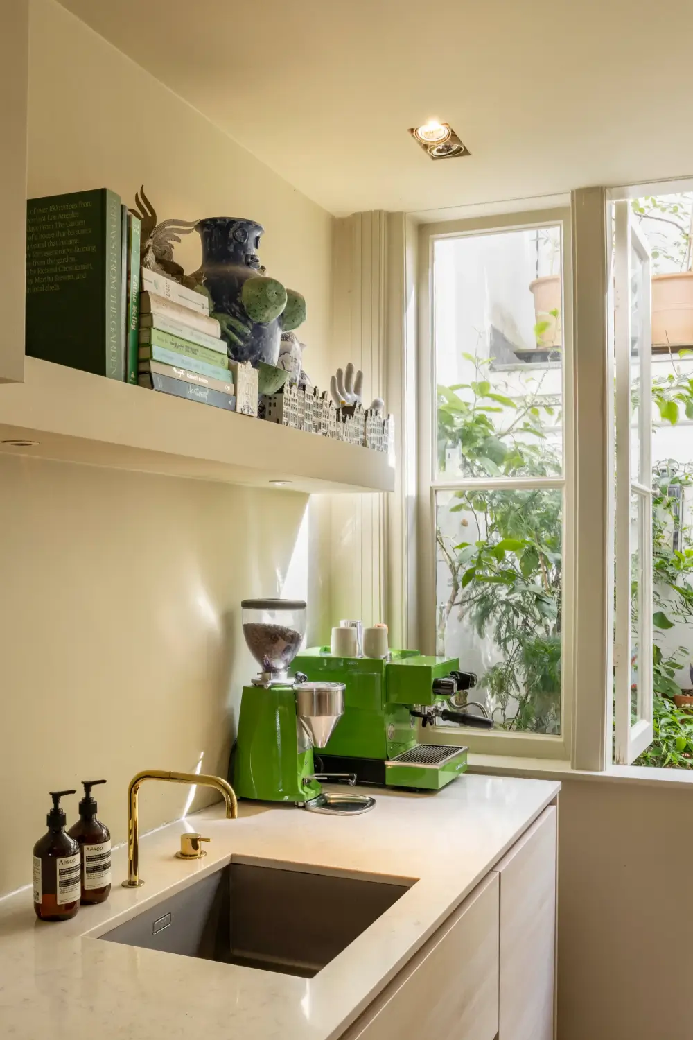 A Narrow Amsterdam Canal House with Warm, Luxurious Interiors and a Hidden Roof Terrace 5 narrow-17th-century-amsterdam-canal-house-family-home-nordroom