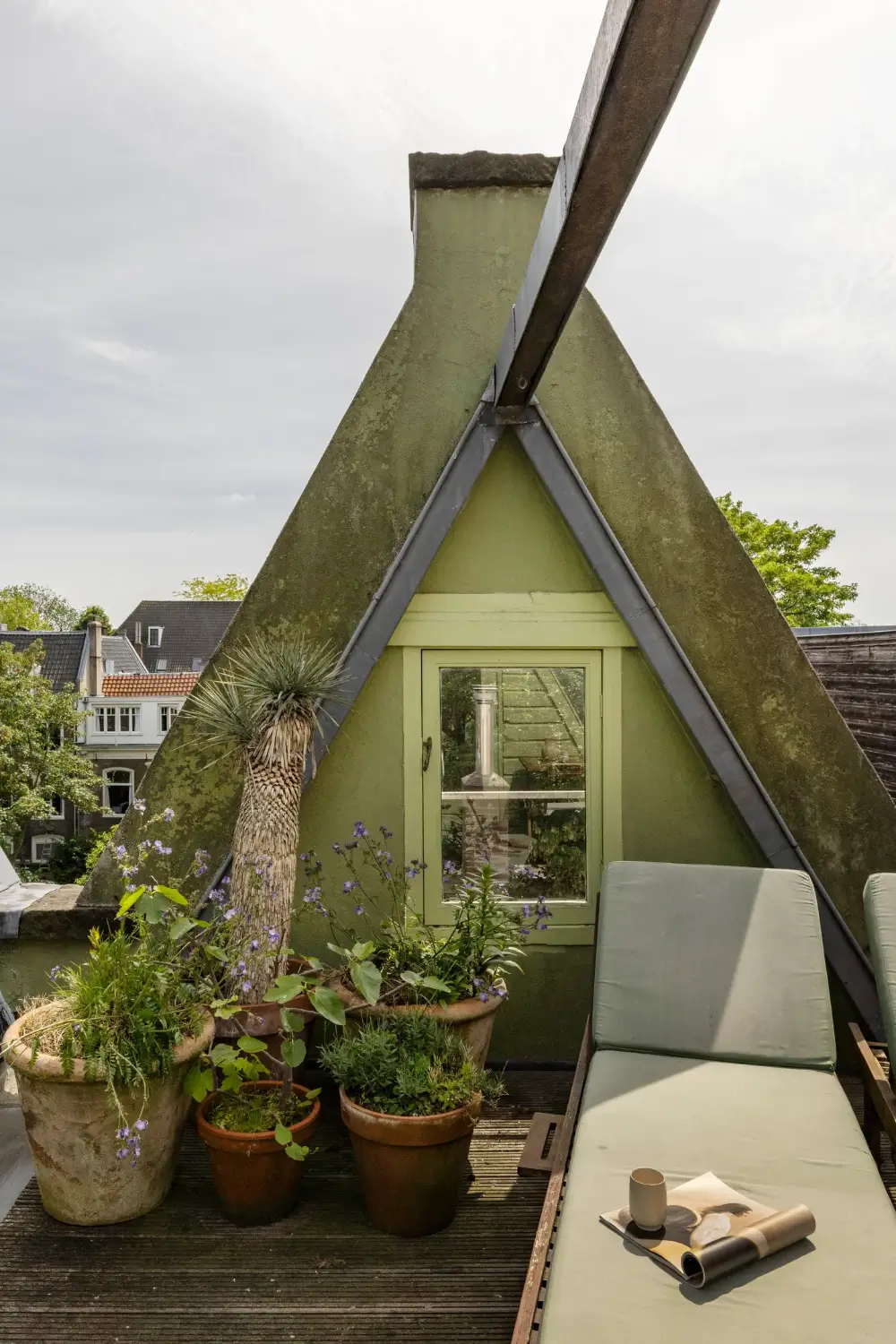 A Narrow Amsterdam Canal House with Warm, Luxurious Interiors and a Hidden Roof Terrace 34 narrow-17th-century-amsterdam-canal-house-family-home-nordroom