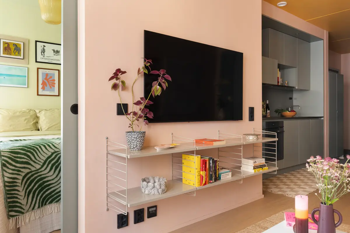 Smart Storage and a Cheerful Color Palette in a Small Stockholm Apartment 11 small-colorful-apartment-stockholm-nordroom