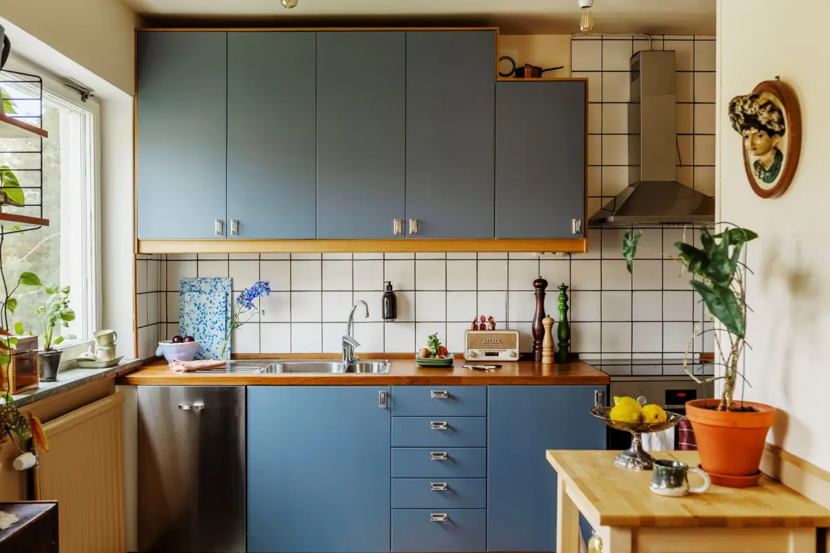 A Warm Nature-Inspired Color Palette in a 1950s Stockholm Apartment 18 warm-nature-inspired-color-palette-1950s-apartment-stockholm-nordroom