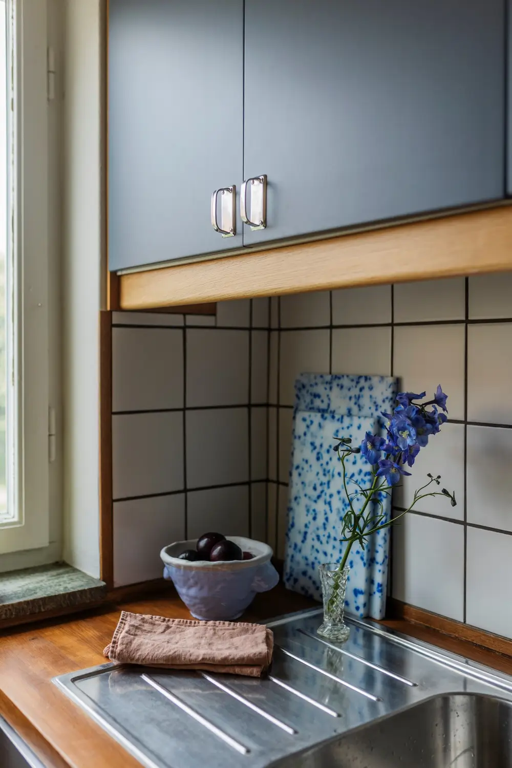 A Warm Nature-Inspired Color Palette in a 1950s Stockholm Apartment 19 warm-nature-inspired-color-palette-1950s-apartment-stockholm-nordroom