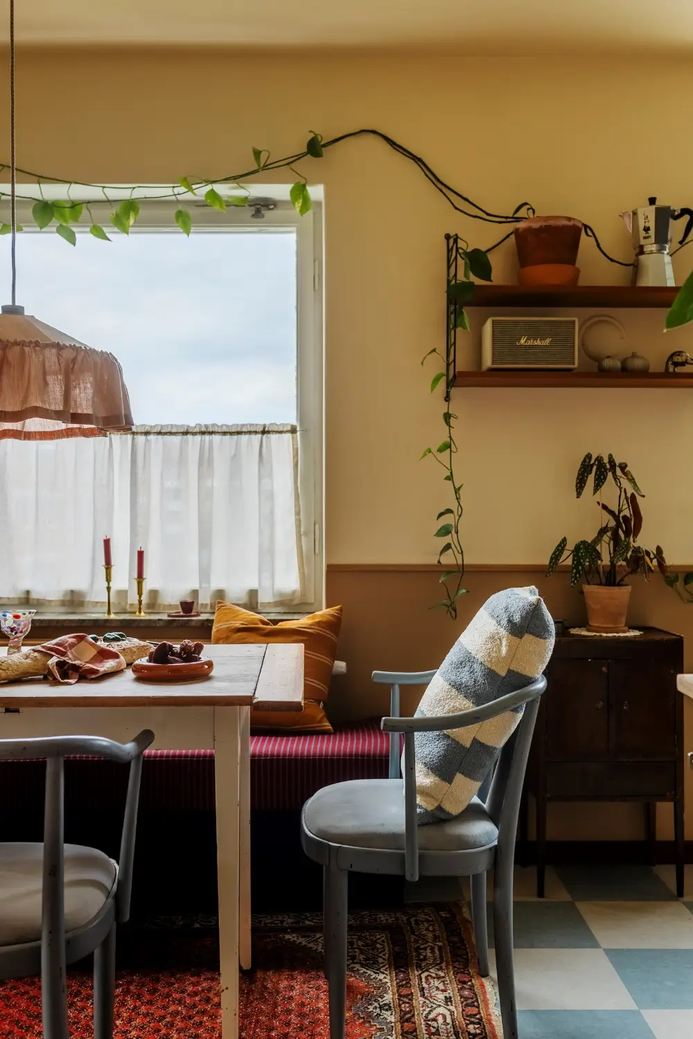 A Warm Nature-Inspired Color Palette in a 1950s Stockholm Apartment 15 warm-nature-inspired-color-palette-1950s-apartment-stockholm-nordroom