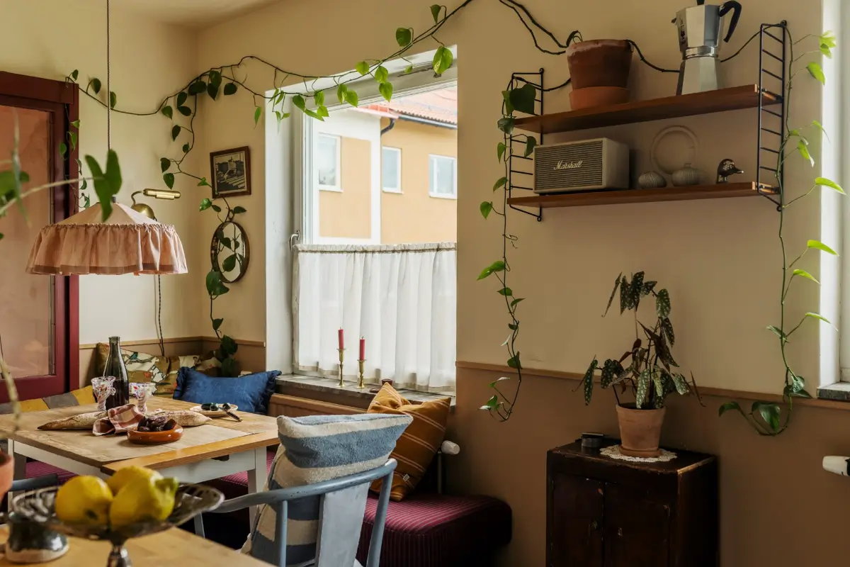 A Warm Nature-Inspired Color Palette in a 1950s Stockholm Apartment 14 warm-nature-inspired-color-palette-1950s-apartment-stockholm-nordroom