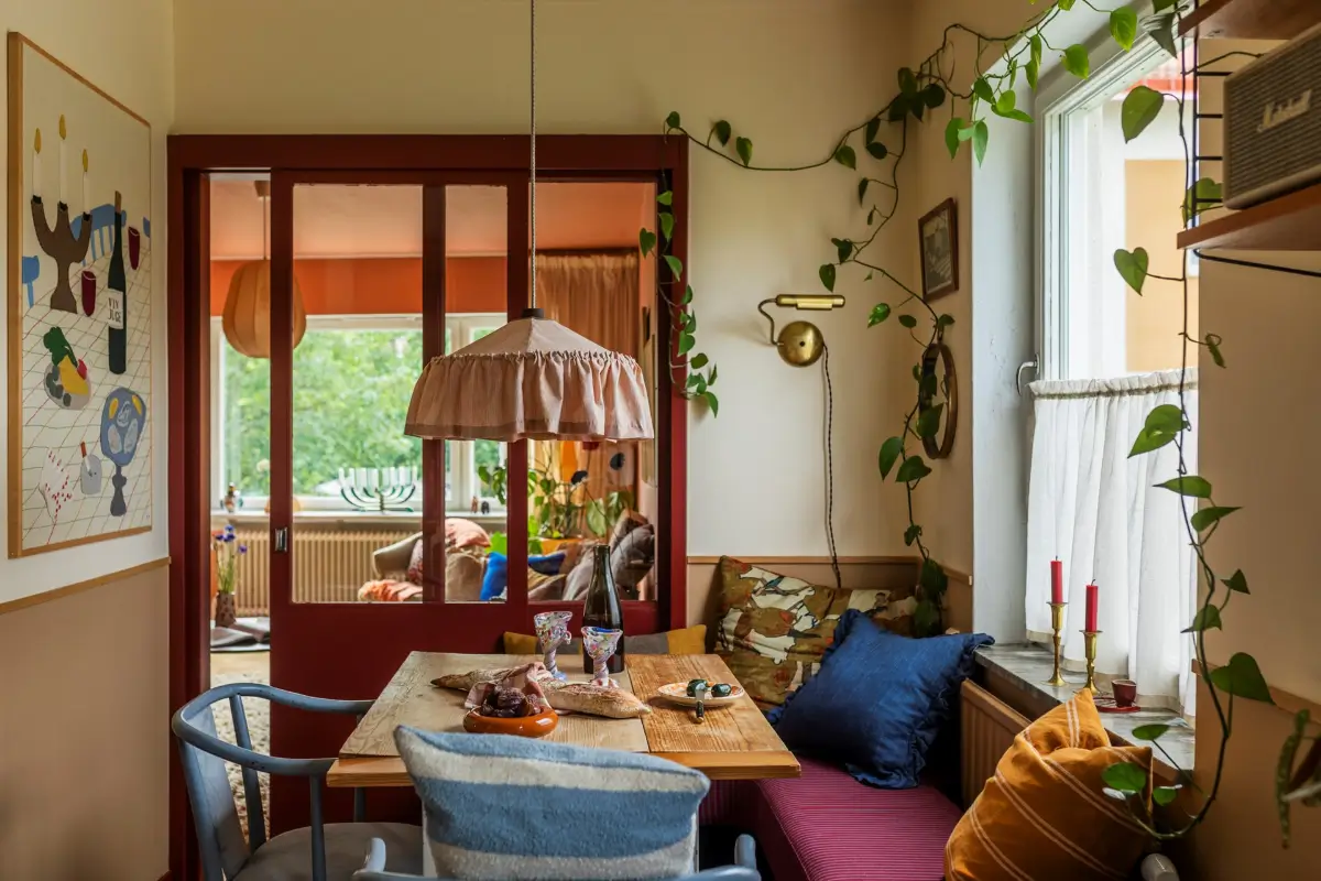 A Warm Nature-Inspired Color Palette in a 1950s Stockholm Apartment 11 warm-nature-inspired-color-palette-1950s-apartment-stockholm-nordroom