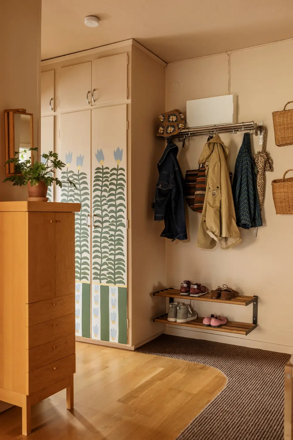 A Warm Nature-Inspired Color Palette in a 1950s Stockholm Apartment 30 warm-nature-inspired-color-palette-1950s-apartment-stockholm-nordroom