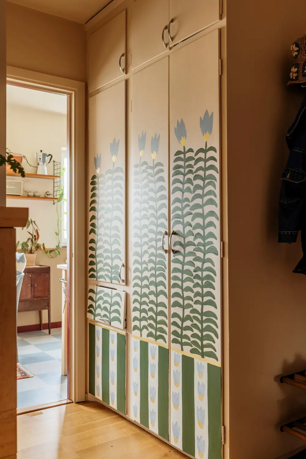 A Warm Nature-Inspired Color Palette in a 1950s Stockholm Apartment 22 warm-nature-inspired-color-palette-1950s-apartment-stockholm-nordroom