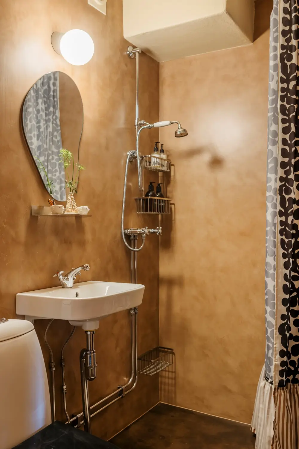 A Warm Nature-Inspired Color Palette in a 1950s Stockholm Apartment 28 warm-nature-inspired-color-palette-1950s-apartment-stockholm-nordroom